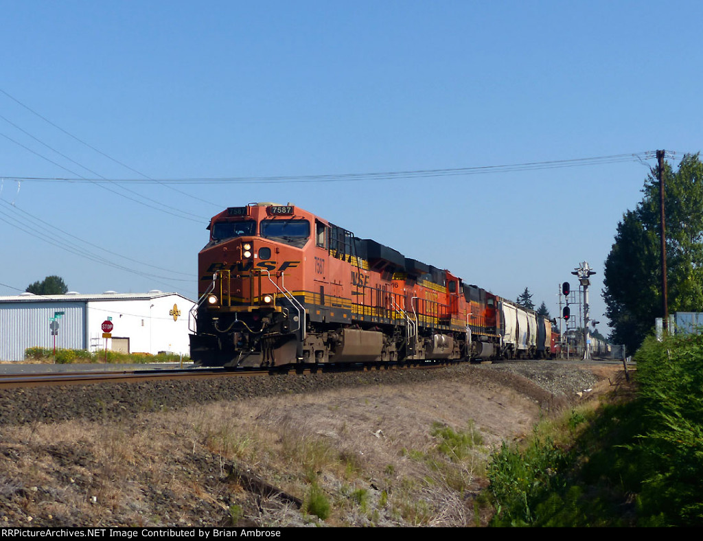 BNSF 7598 West  (Southbound)